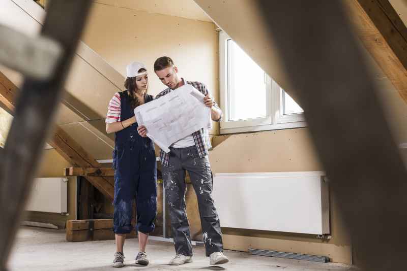 Comment couper et poser des dalles en caoutchouc ?