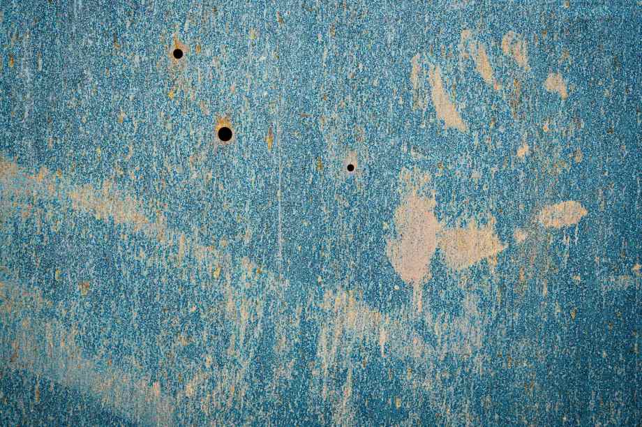 Comment reboucher des trous dans un mur extérieur : les techniques simples et efficaces