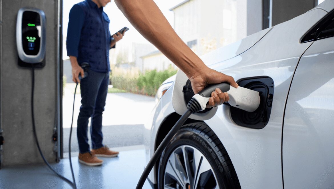 Comment fonctionne une borne de recharge pour véhicule électrique à la maison?