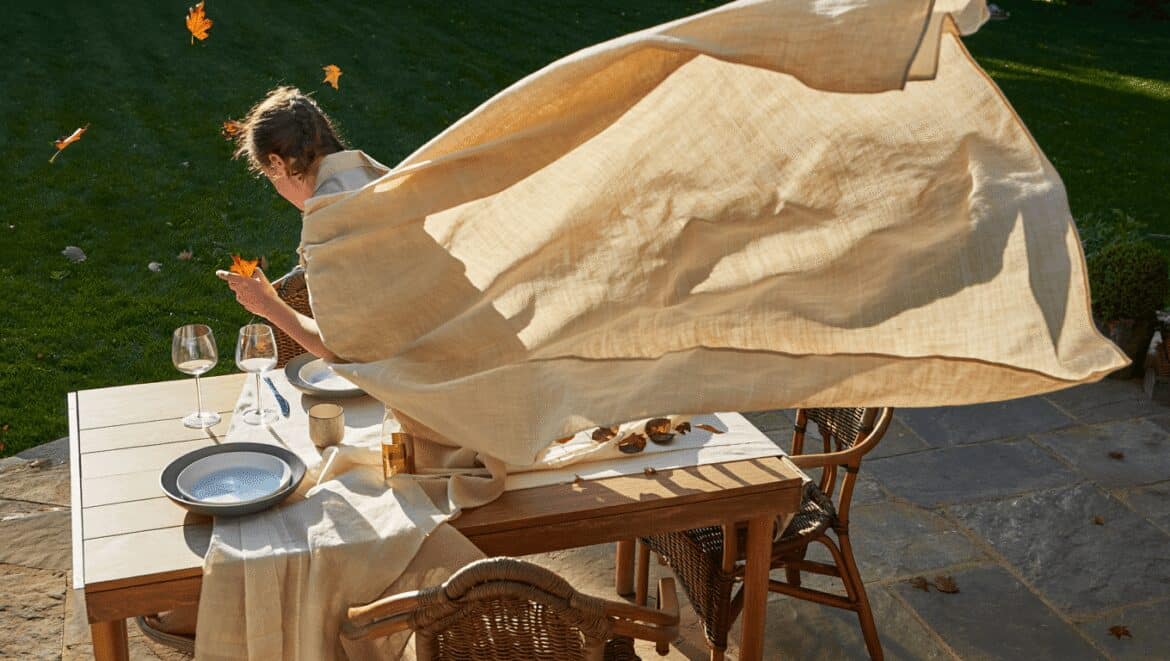 Récup' drap-housse usé : l'astuce pour en faire une nappe d’été
qui ne s’envole pas