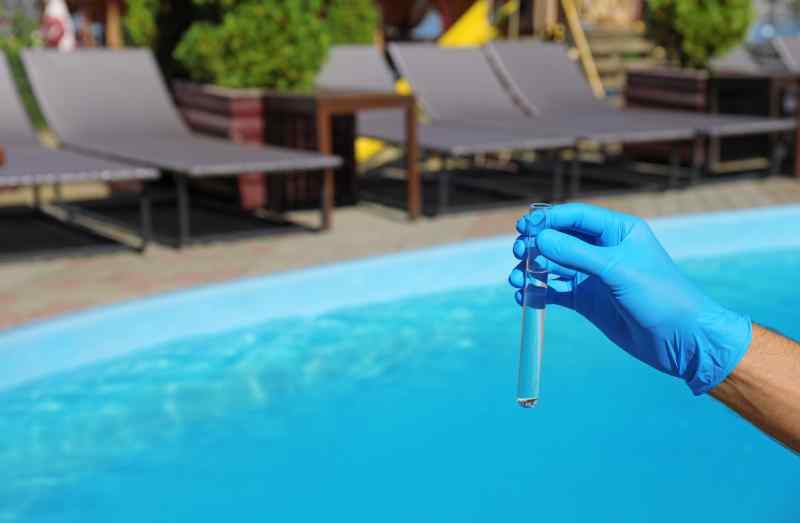 Comment améliorer la qualité de l’eau de mon bassin ? CACE Maison Comment améliorer la qualité de l’eau de mon bassin ? CACE Maison