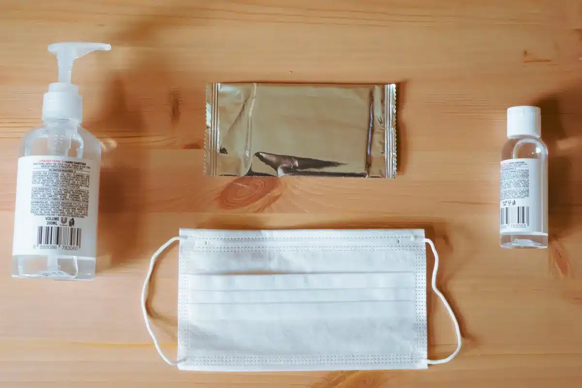 Alcool à 90° et produits ménagers de nettoyage des tissus
