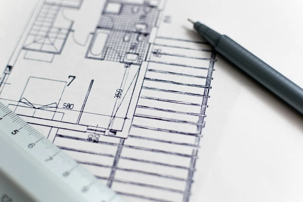 Plan au sol avec mesures et emplacements de meubles tracés pour visualiser les proportions