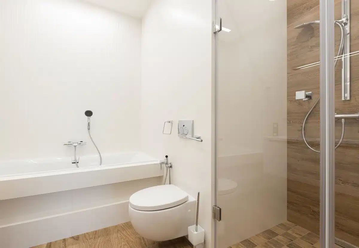 Différents types de ventouses pour toilettes : cloche, soufflet et pneumatique
