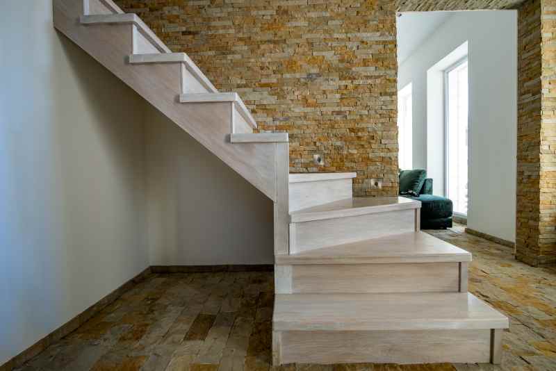 Comment accorder les finitions de l’escalier au revêtement de sol ? CACE Maison Comment accorder les finitions de l’escalier au revêtement de sol ? CACE Maison