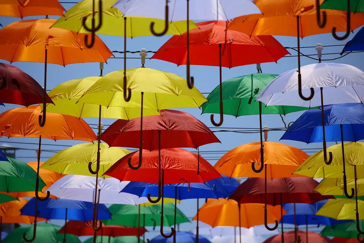 Parasol de terrasse offrant une protection solaire mobile et flexible