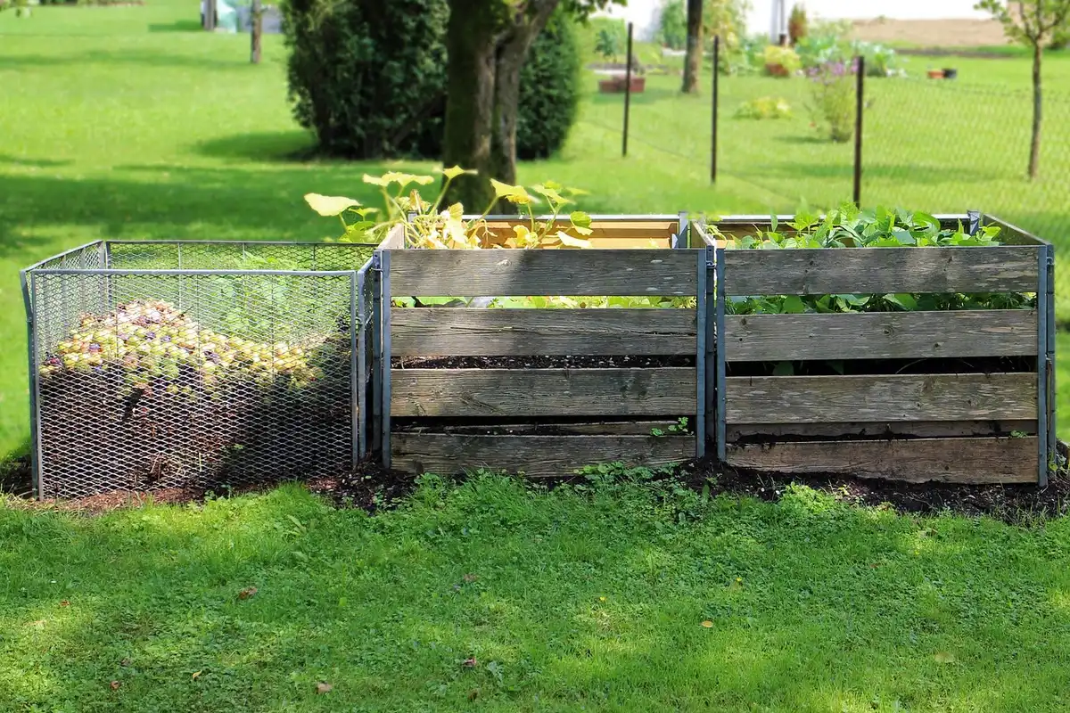 Terre ameublie enrichie de matière organique prête pour la plantation