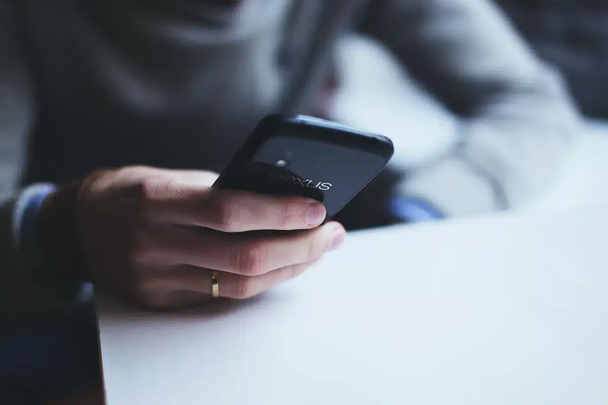 Affichage d'objets trouvés et notification sur smartphone en journée